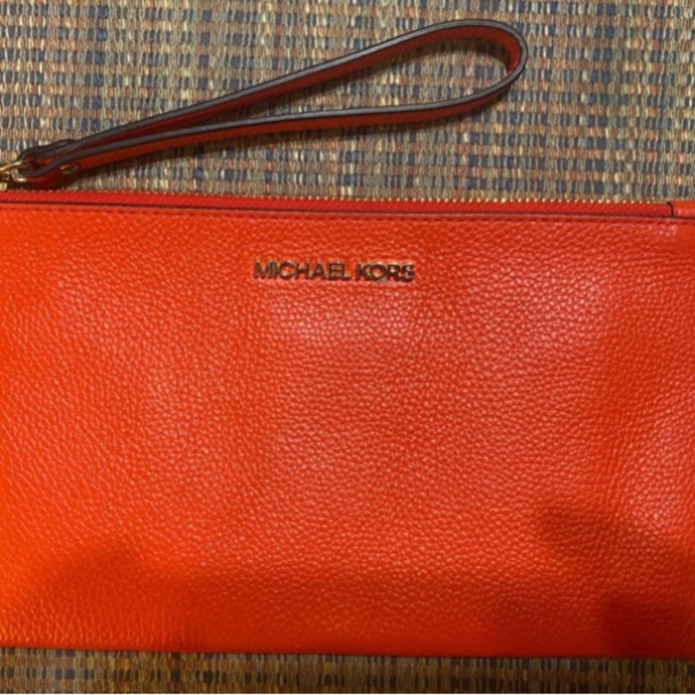 BNWOT Michael Kors wristlet